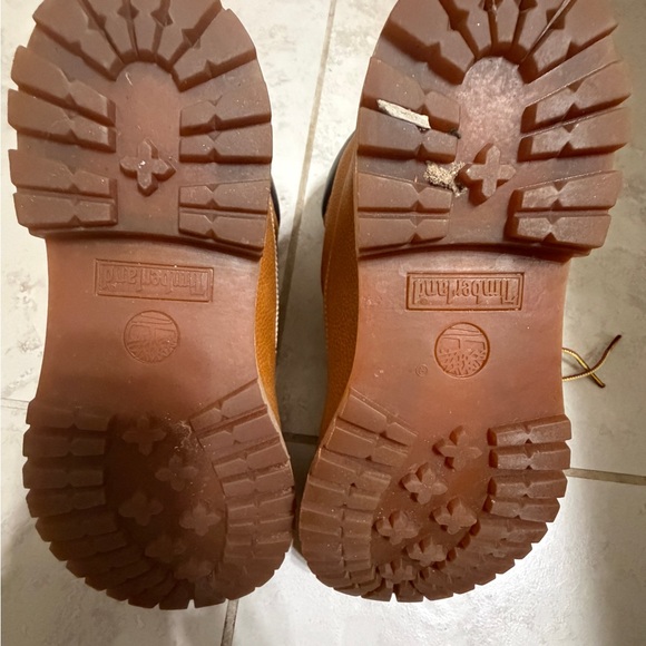 Timberland Women’s 6” Wheat Nubuck Leather Boots - Picture 7 of 11